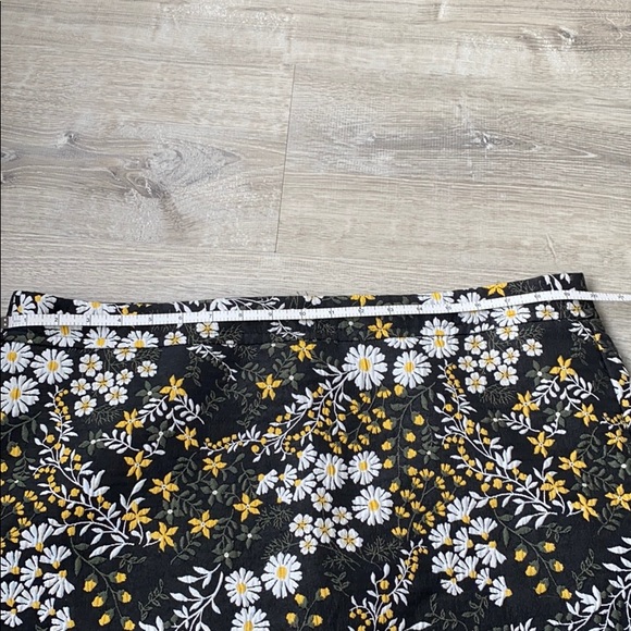 Loft Outlet Floral Mini Skirt Size 16 - Picture 3 of 6